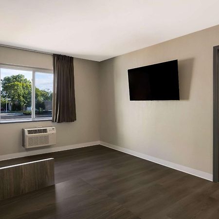 Suburban Studios Milwaukee Airport 외부 사진