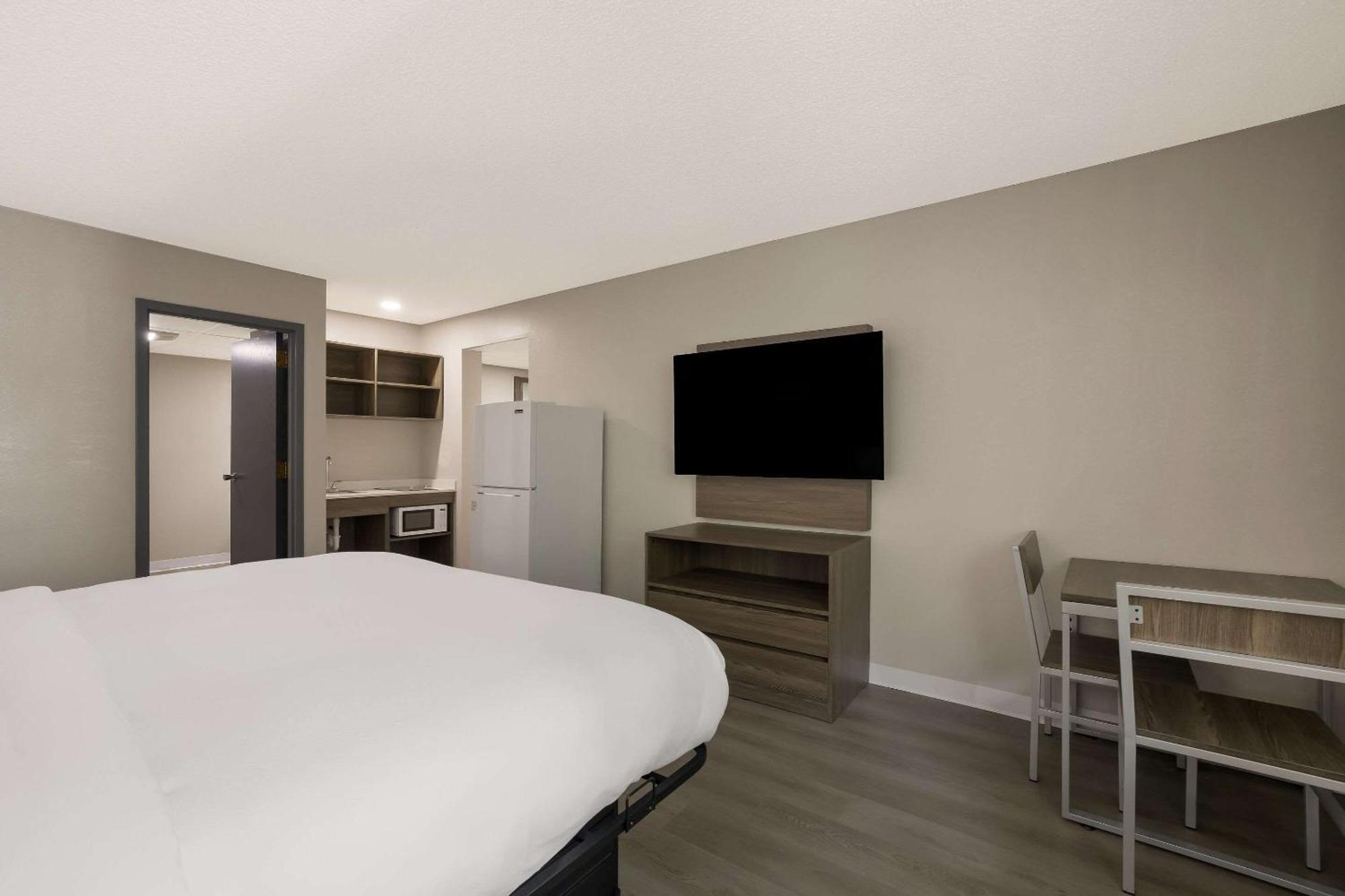 Suburban Studios Milwaukee Airport 외부 사진