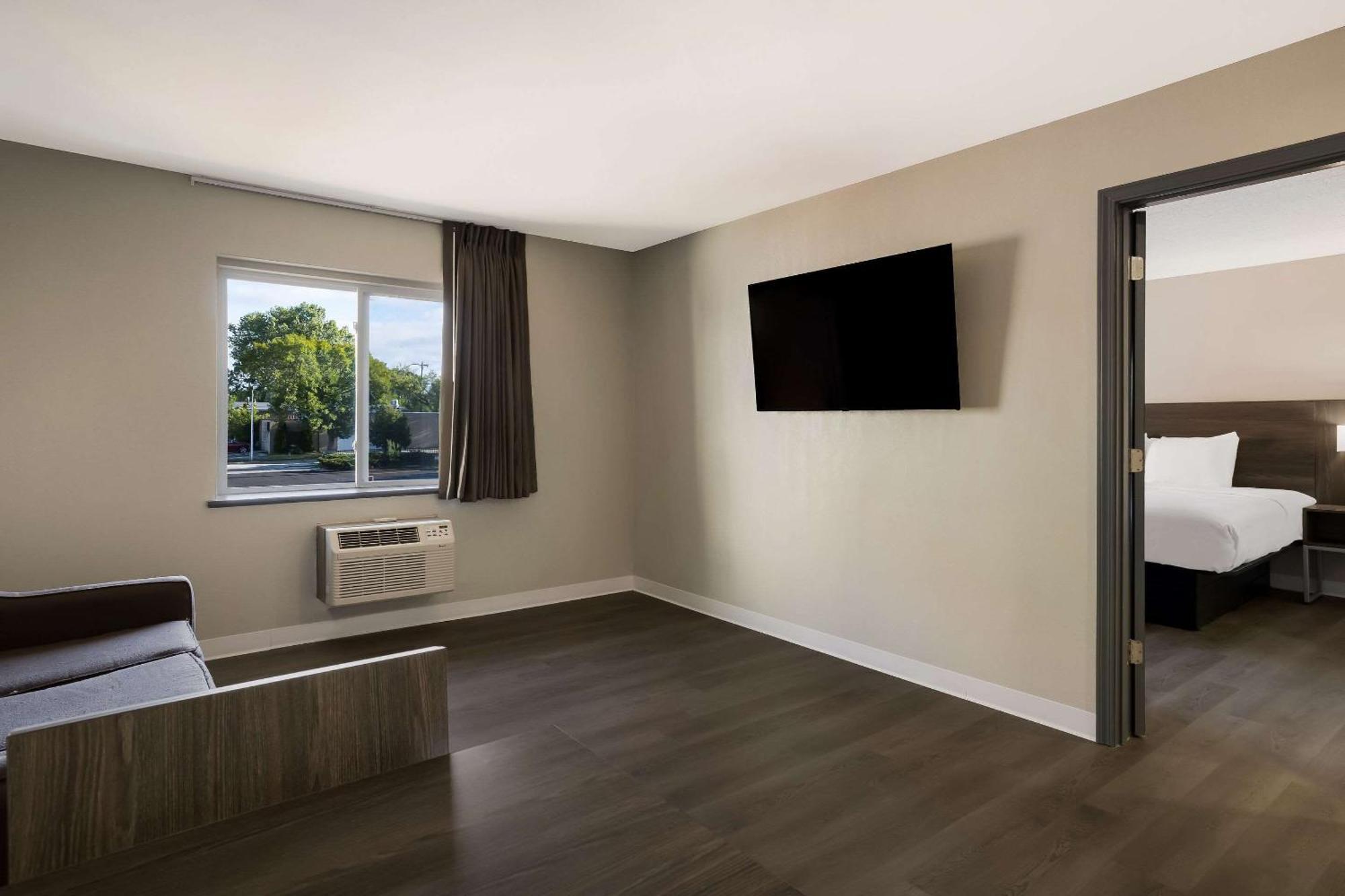 Suburban Studios Milwaukee Airport 외부 사진