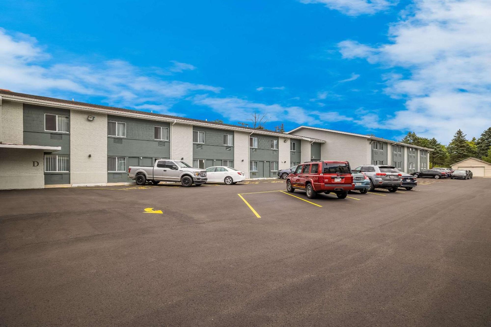 Suburban Studios Milwaukee Airport 외부 사진
