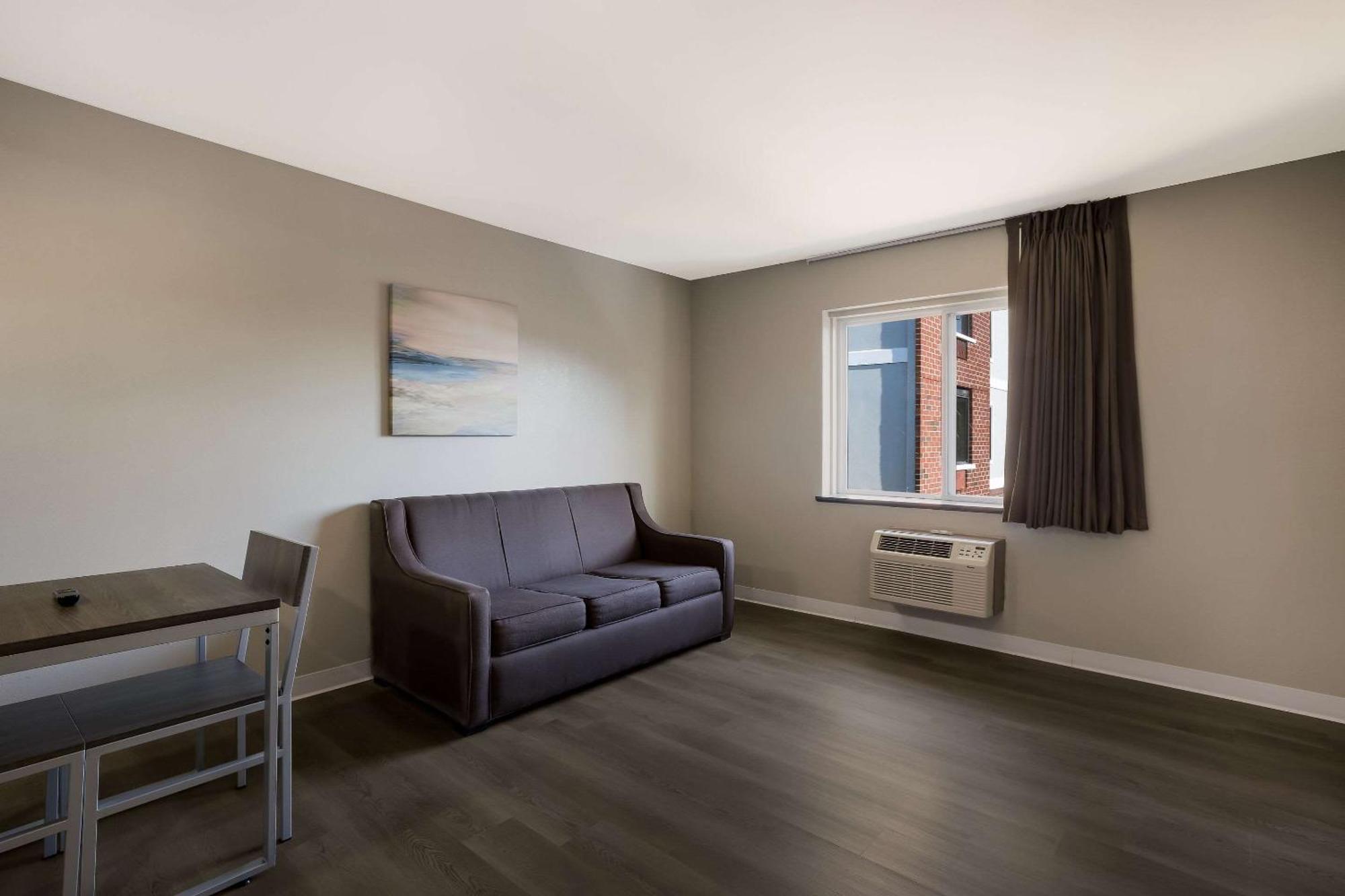 Suburban Studios Milwaukee Airport 외부 사진