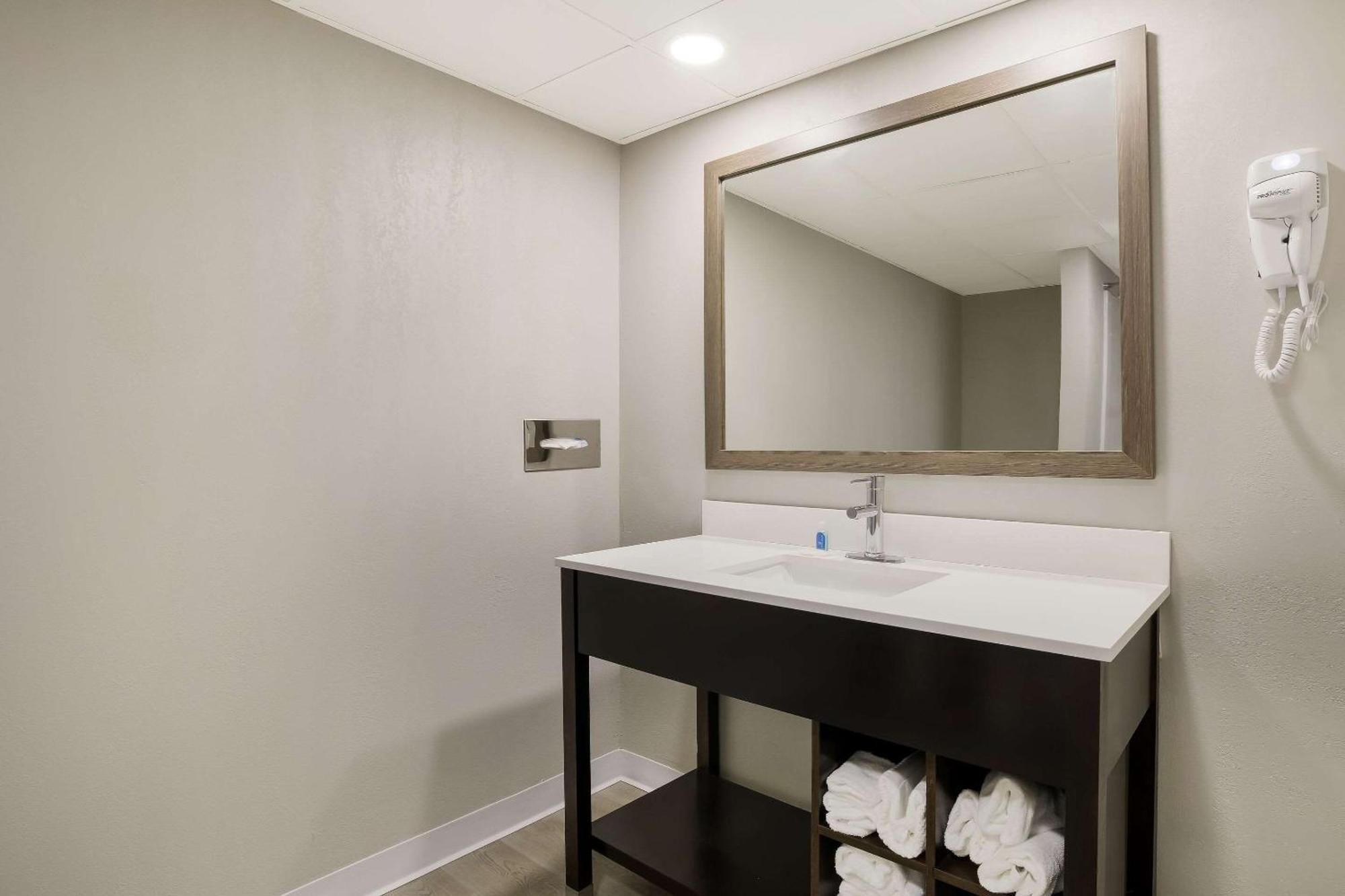 Suburban Studios Milwaukee Airport 외부 사진