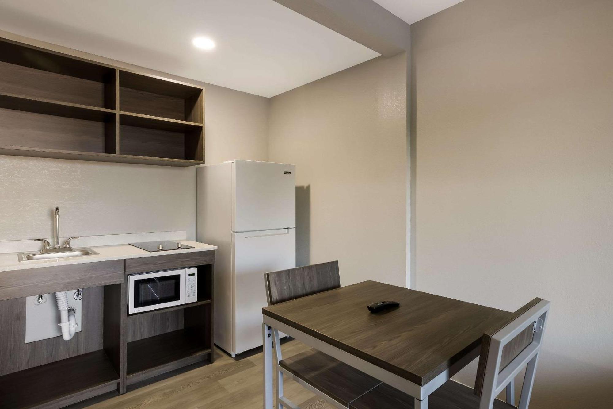 Suburban Studios Milwaukee Airport 외부 사진