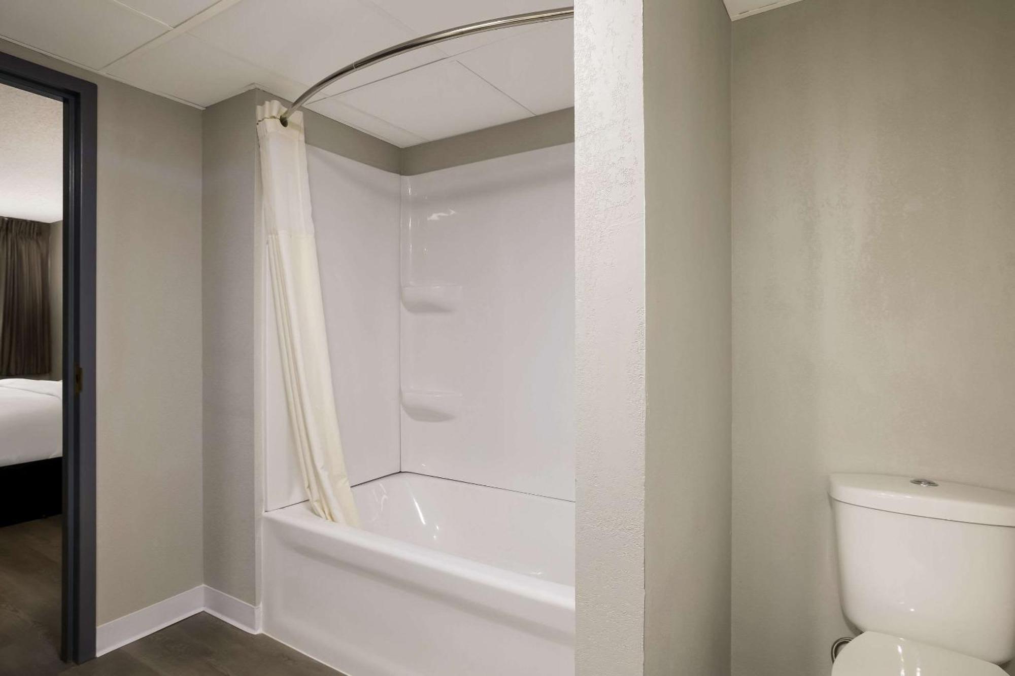 Suburban Studios Milwaukee Airport 외부 사진
